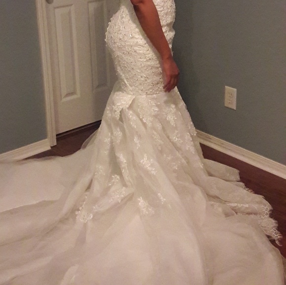 Never worn white sparkly bridal gown! - Picture 8 of 8